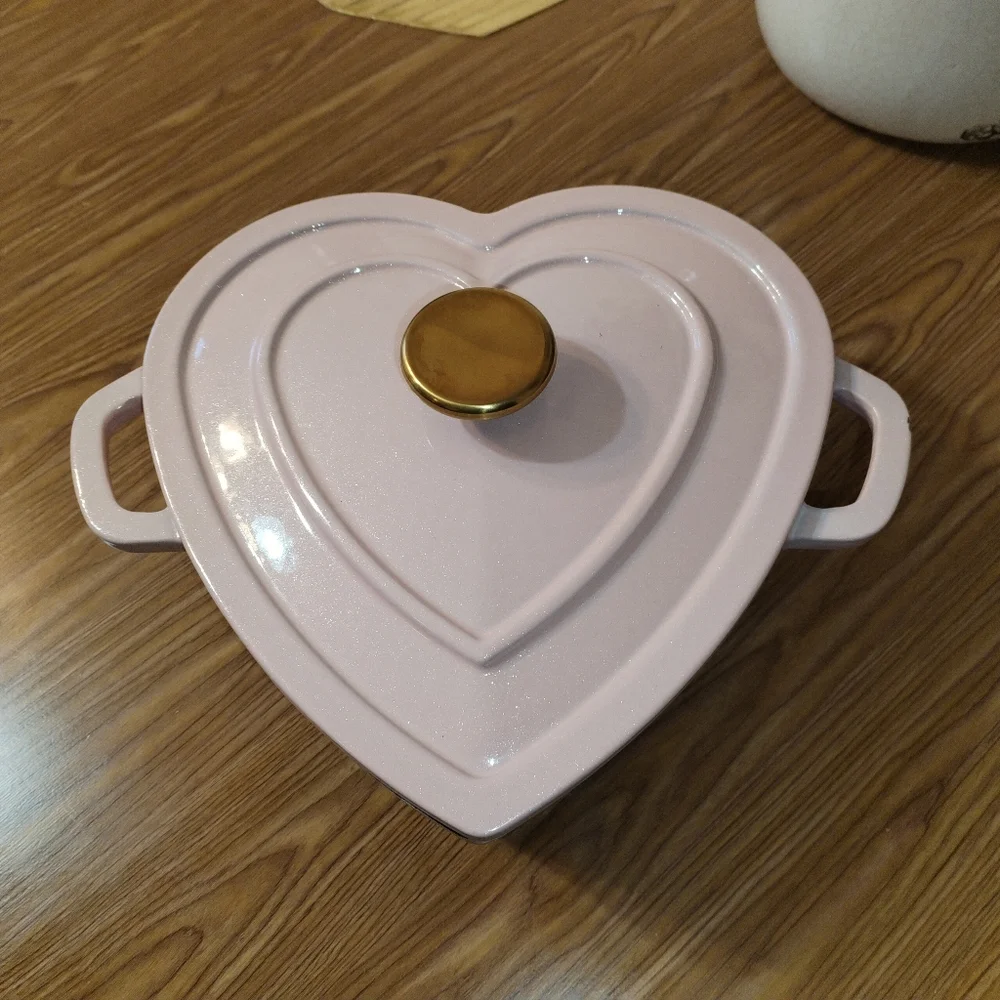 Smith & Clark IronWorks 3QT Enameled Cast Iron Dutch Oven Pink Heart Gold